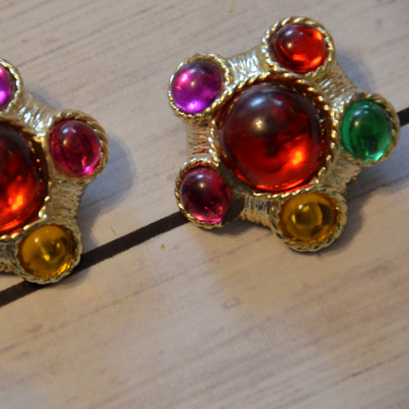 large vintage huge 1980's colorful rhinestone cab earrings - Picture 5 of 7